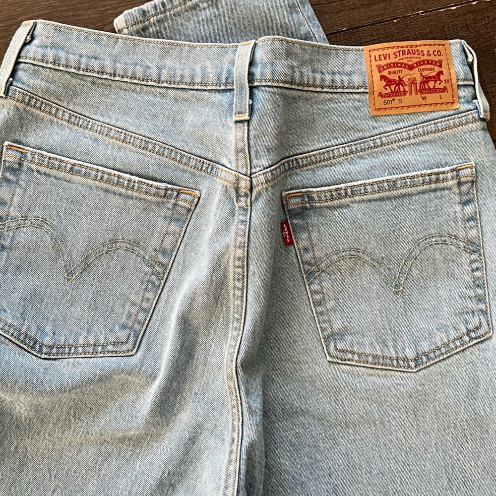 LEVI’S 501 S SKINNY WOMEN'S LIGHT-WASH JEANS